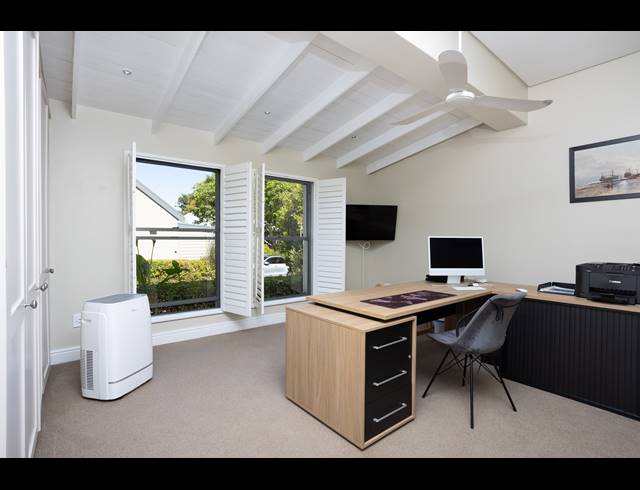 4 BEDROOM HOUSE TO LET IN CONSTANTIA